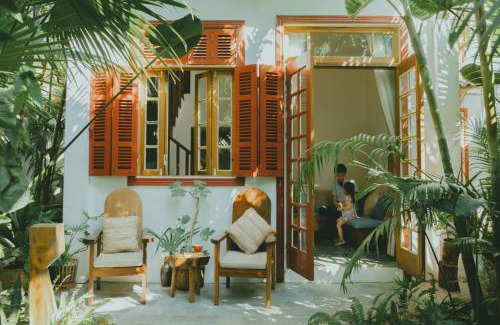 Hoa Lu Hotel | The Wooden Gate