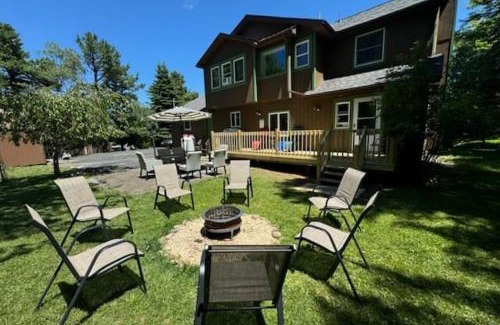 Long Pond House | The Wooden Nest by AvantStay Deck Big Yard w Hammocks Fire Pit