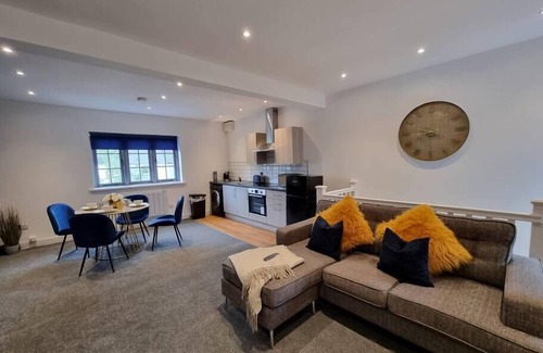 Margam Apartment | The Woodfield - stylish 2 bed apt in Morriston