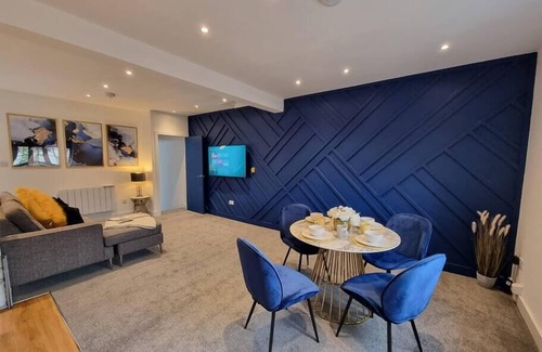 Margam Apartment | The Woodfield - stylish 2 bed apt in Morriston