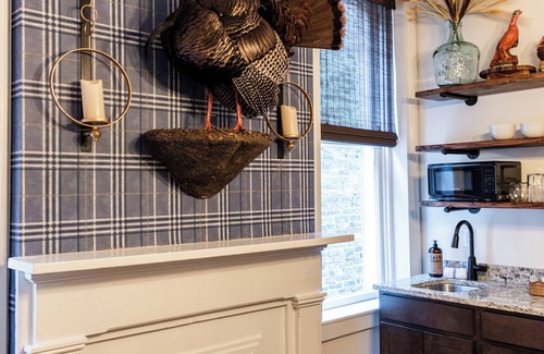 Versailles Hotel | The Woodford Hotel