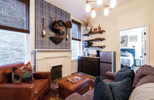 Versailles Hotel | The Woodford Hotel