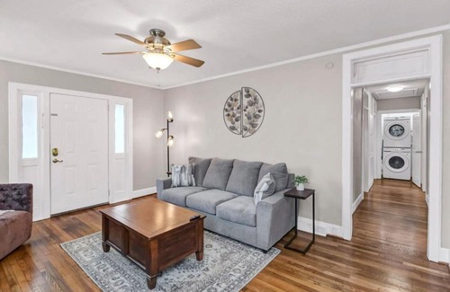 Forest Acres House | The Woodland Cottage - 3BR 1BA