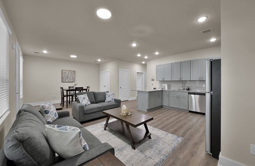 Grogan's Mill Apartment | The Woodlands 2-bedroom 2-bath apartment with FREE WiFi