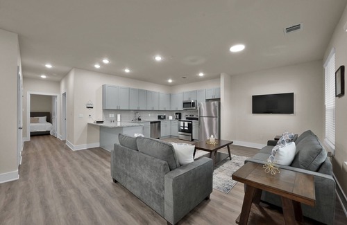 Grogan's Mill Apartment | The Woodlands 2-bedroom 2-bath apartment with FREE WiFi