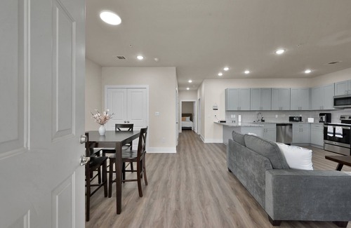 Grogan's Mill Apartment | The Woodlands 2-bedroom 2-bath apartment with FREE WiFi