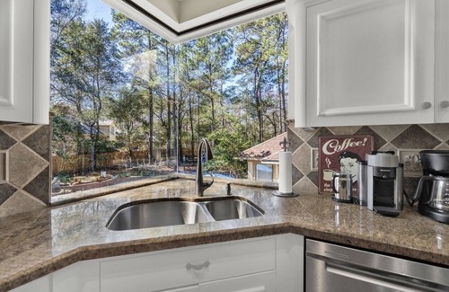 Panther Creek House | The Woodlands luxury private Estate Pool&Spa 5bed5bath Dog friendly