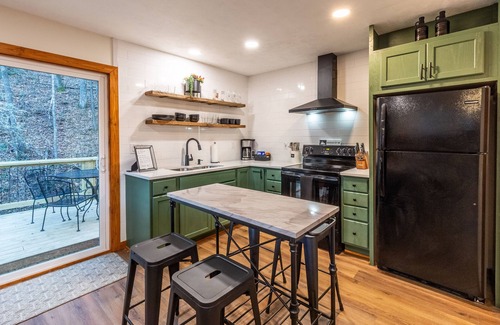 Sylva Apartment | The Woodlen: Mountain Studio with Hot Tub, Views, Fire Pit, & Ping Pong Table
