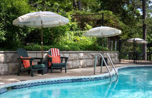 Eureka Springs Hotel | The Woodsman Lodge