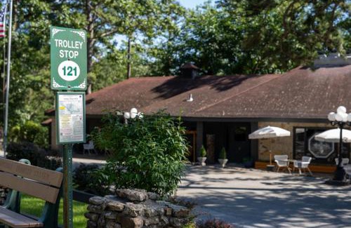 Eureka Springs Hotel | The Woodsman Lodge