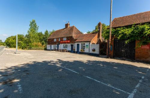 Five Oak Green Hotel | The Woolpack Glamping