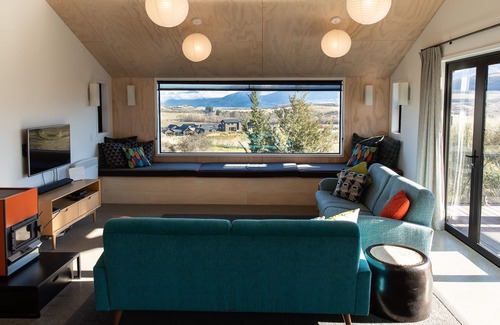 Kawarau Falls Cottage | The Woolshed - Jacks Point Holiday Home