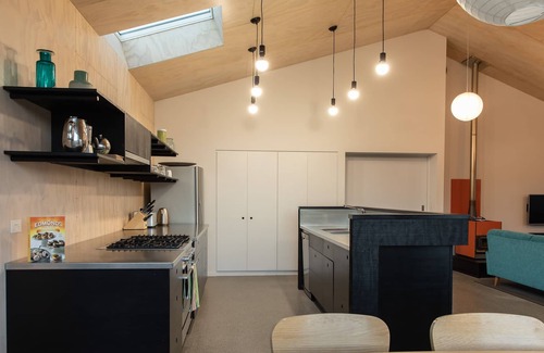 Kawarau Falls Cottage | The Woolshed - Jacks Point Holiday Home