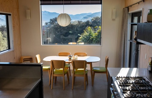 Kawarau Falls Cottage | The Woolshed - Jacks Point Holiday Home