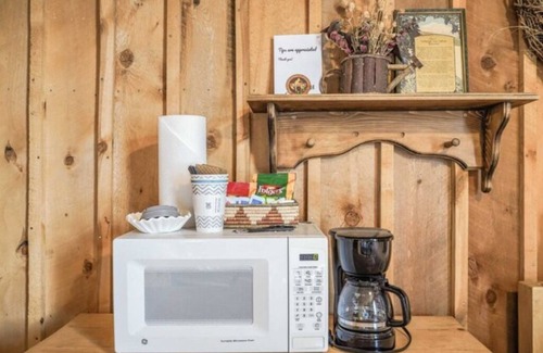 Lake George Cabin | The Wrangler Cabin - Dogs allowed