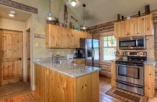 Big Sky Cabin | The Wrangler-Cowboy Heaven Cabin, Hot Tub, Firepit, New Bathrooms & Furnishings