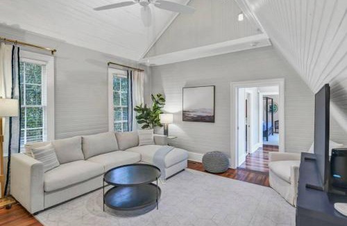 Earlewood House | The Wren's Nest 1BR 2BA Guesthouse