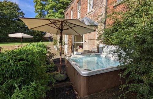 Holt Apartment | The Writer's Retreat Ground Floor Apartment