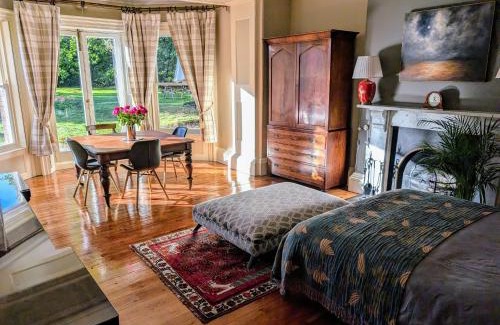 Holt Apartment | The Writer's Retreat Ground Floor Apartment