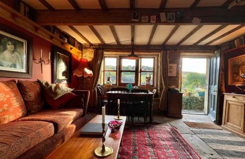 Holmfirth House | The Writers Cottage - Intriguing & Romantic