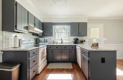 Conestee House | The Yellow Cottage | 3 Bed, 2 Bath