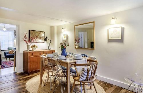 Framlingham House | The Yellow Cottage On The Hill