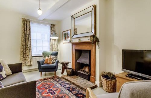 Framlingham House | The Yellow Cottage On The Hill