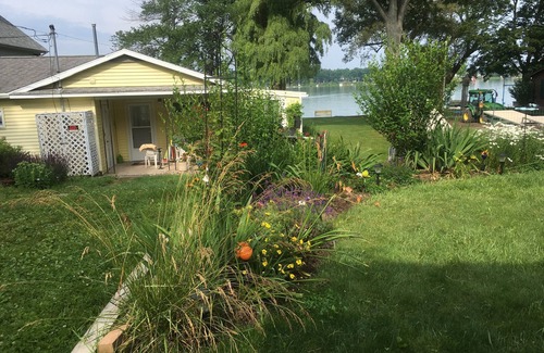 Fair Haven Cottage | The "Yellow Cottage" waterfront Little Sodus/Fair Haven Bay
