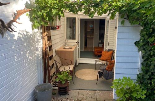Whitstable Apartment | The Yellow Door Whitstable - Peaceful retreat close to beach