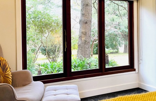 Sydney Cottage | The Yellow Feather Cottage - Enchanting & Private Romantic Stay!