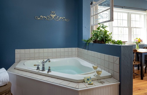 Waynesville Bed & Breakfast | The Yellow House on Plott Creek Road