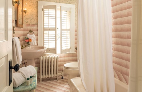 Waynesville Bed & Breakfast | The Yellow House on Plott Creek Road