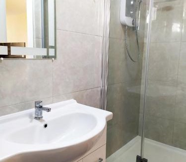 Headington Apartment | The Yew Studio - Self contained one bed studio flat with parking