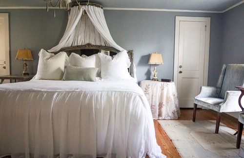 Oxford Cottage | The Z is a cozy cottage walking distance to the square, campus and Rowan Oak.