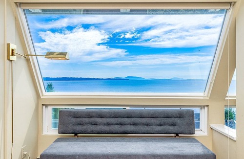 White Rock House | The Zen Den - Cozy OceanView Home yours to book!