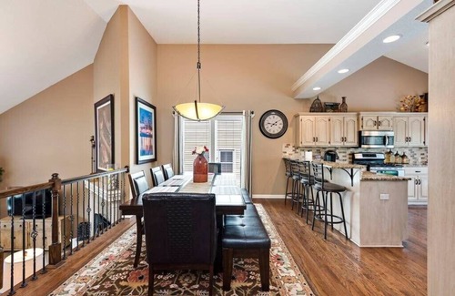 Prairie Point-Wildberry House | Theater*Steam Shower*Gym*Bar