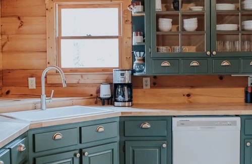 Murrayville Cabin | Theatre Room! Dog Friendly! King Bed! STR-22-0015