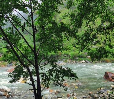 Banjar Resort | Thehraav By The River - Mudhouse Odyssey, Tirthan Valley