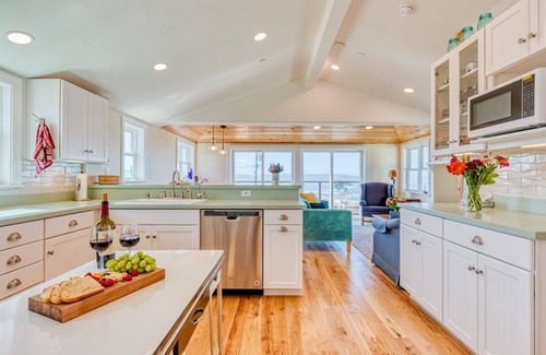 Dillon Beach Cabin | TheLookout-Walk to Beach! Ocean Views! Remodeled Charming BeachHouse!Dog/WiFi