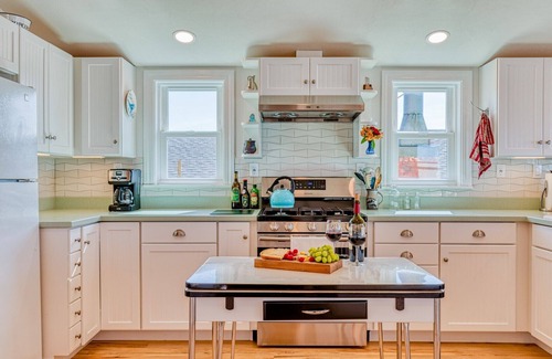 Dillon Beach Cabin | TheLookout-Walk to Beach! Ocean Views! Remodeled Charming BeachHouse!Dog/WiFi