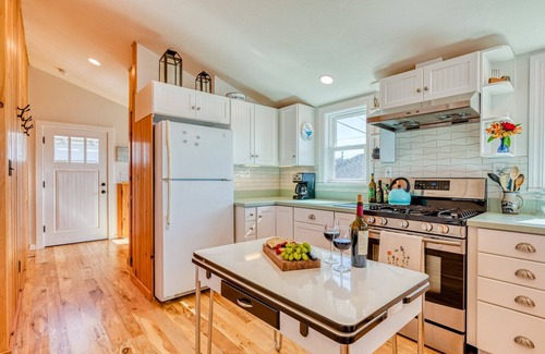 Dillon Beach Cabin | TheLookout-Walk to Beach! Ocean Views! Remodeled Charming BeachHouse!Dog/WiFi