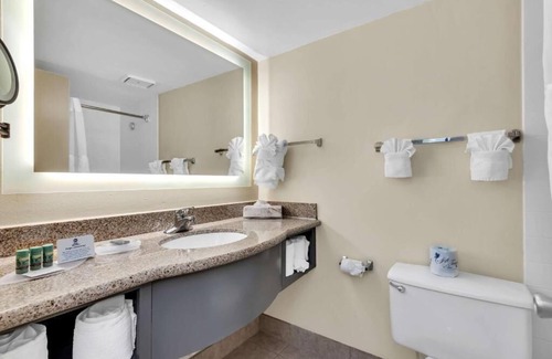 Florida Center Hotel | Theme Park Lover's Dream! Outdoor Pool + Free Parking | Near Orlando Theme Park