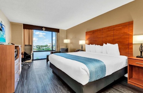 Florida Center Hotel | Theme Park Lover's Dream! Outdoor Pool + Free Parking | Near Orlando Theme Park