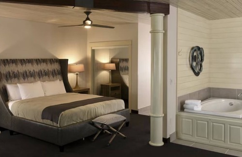 Broken Arrow Hotel | Theme Suite, Stoney Creek Tulsa, Whirlpool, Living Area | 2 Units