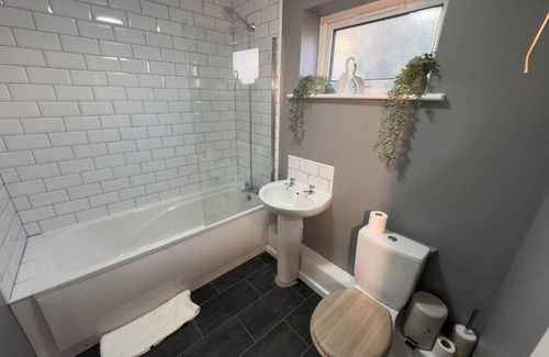 Cathays Apartment | Thesiger Court Apartments - Free Private Parking - by Property Promise