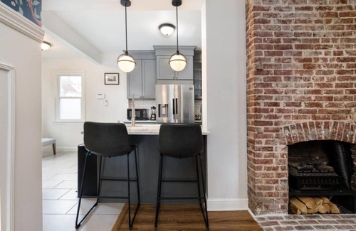 North Side House | TheVictorianBlue|25min to NYC