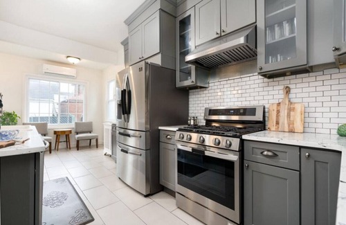 North Side House | TheVictorianBlue|25min to NYC
