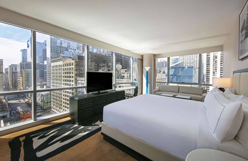 Downtown Chicago Hotel | theWit Chicago, a Hilton Hotel