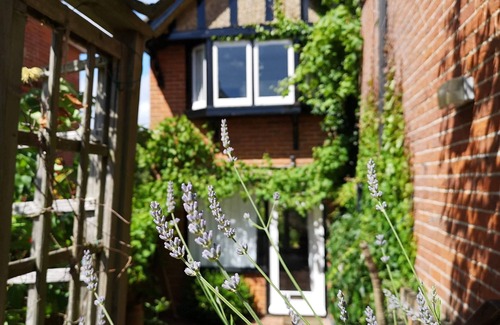 Seaview Cottage | Thin End, secluded holiday cottage in Seaview