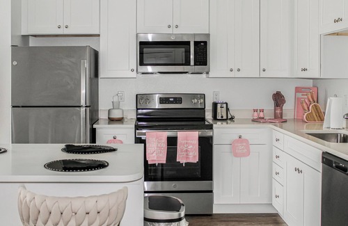 Kissimmee Apartment | Think Pink in Kissimmee - Gorgeous 2BD with free WIFI, free parking and more!!